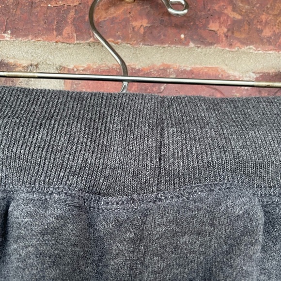 Little Boy’s Gap Kids Gray Sweatpants Size XS 4-5 - Picture 8 of 11